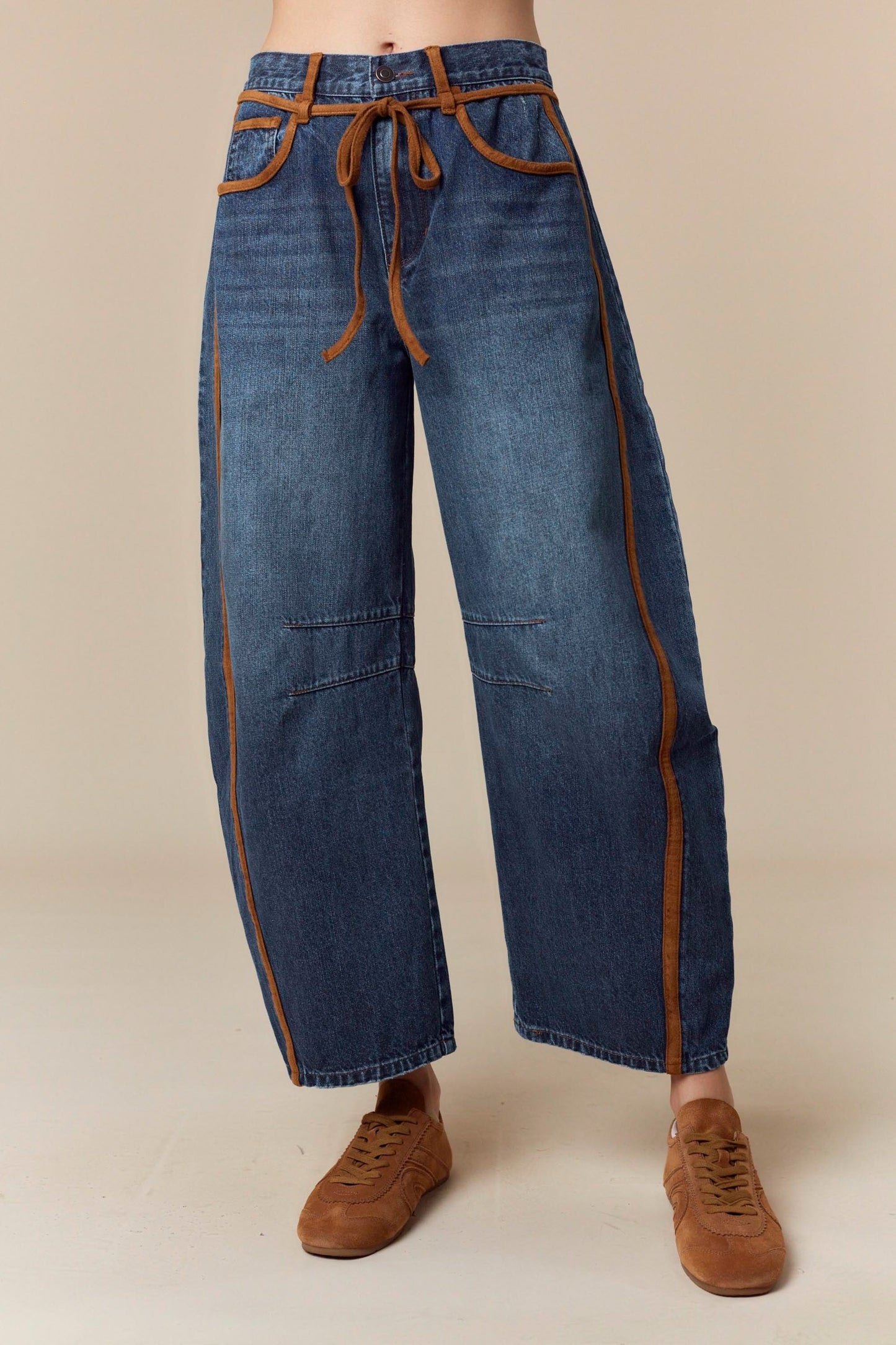 Binding Detailed Waist Belt Denim Barrel Jean