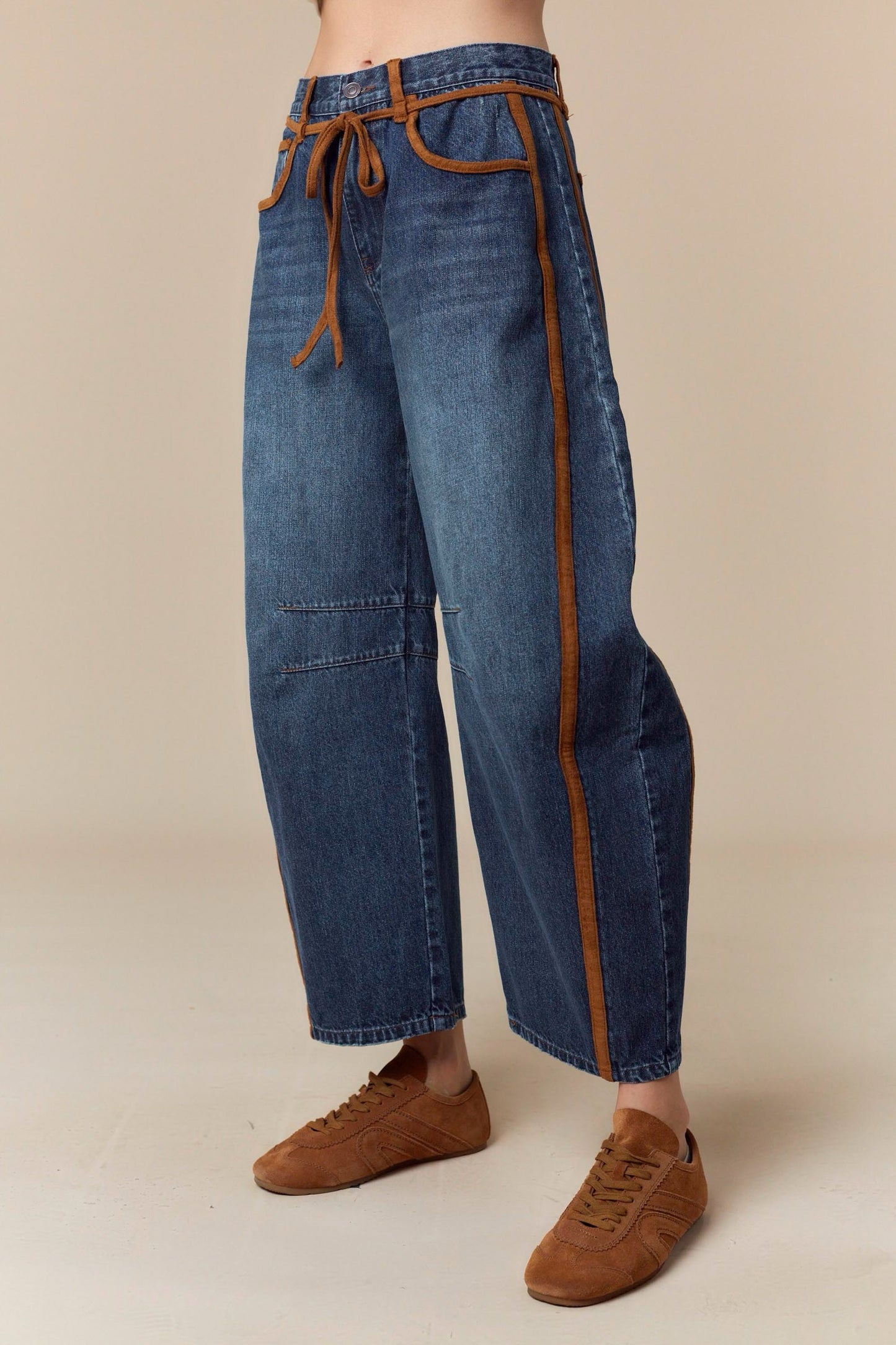 Binding Detailed Waist Belt Denim Barrel Jean