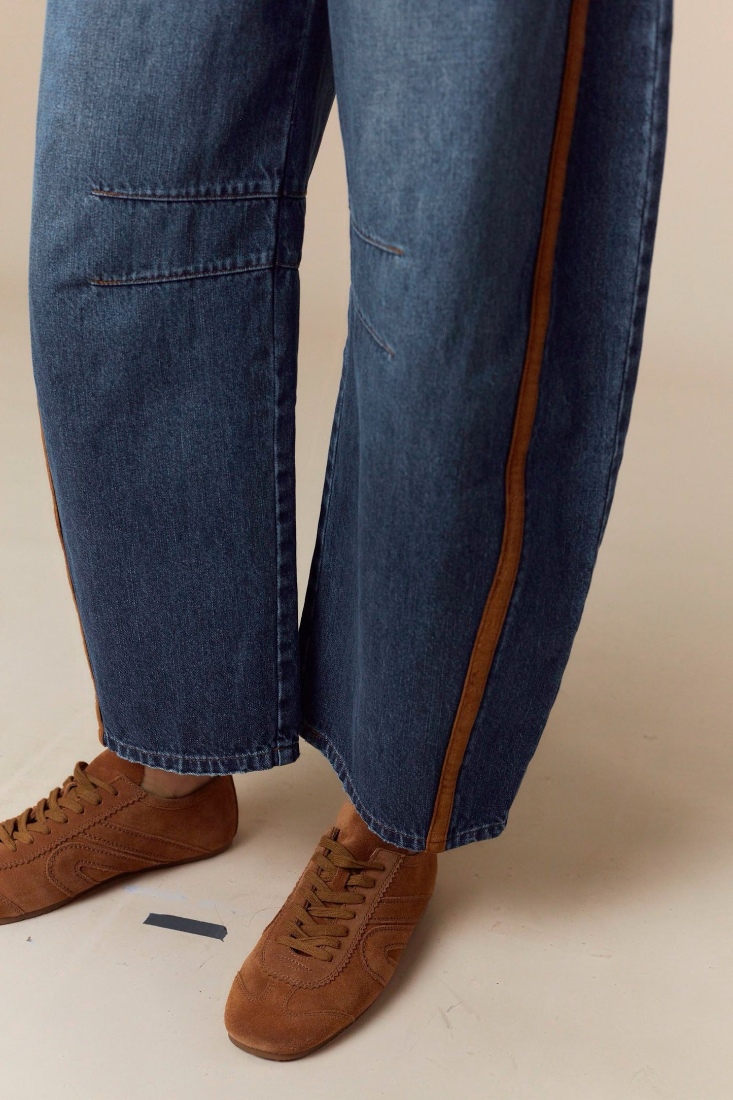 Binding Detailed Waist Belt Denim Barrel Jean