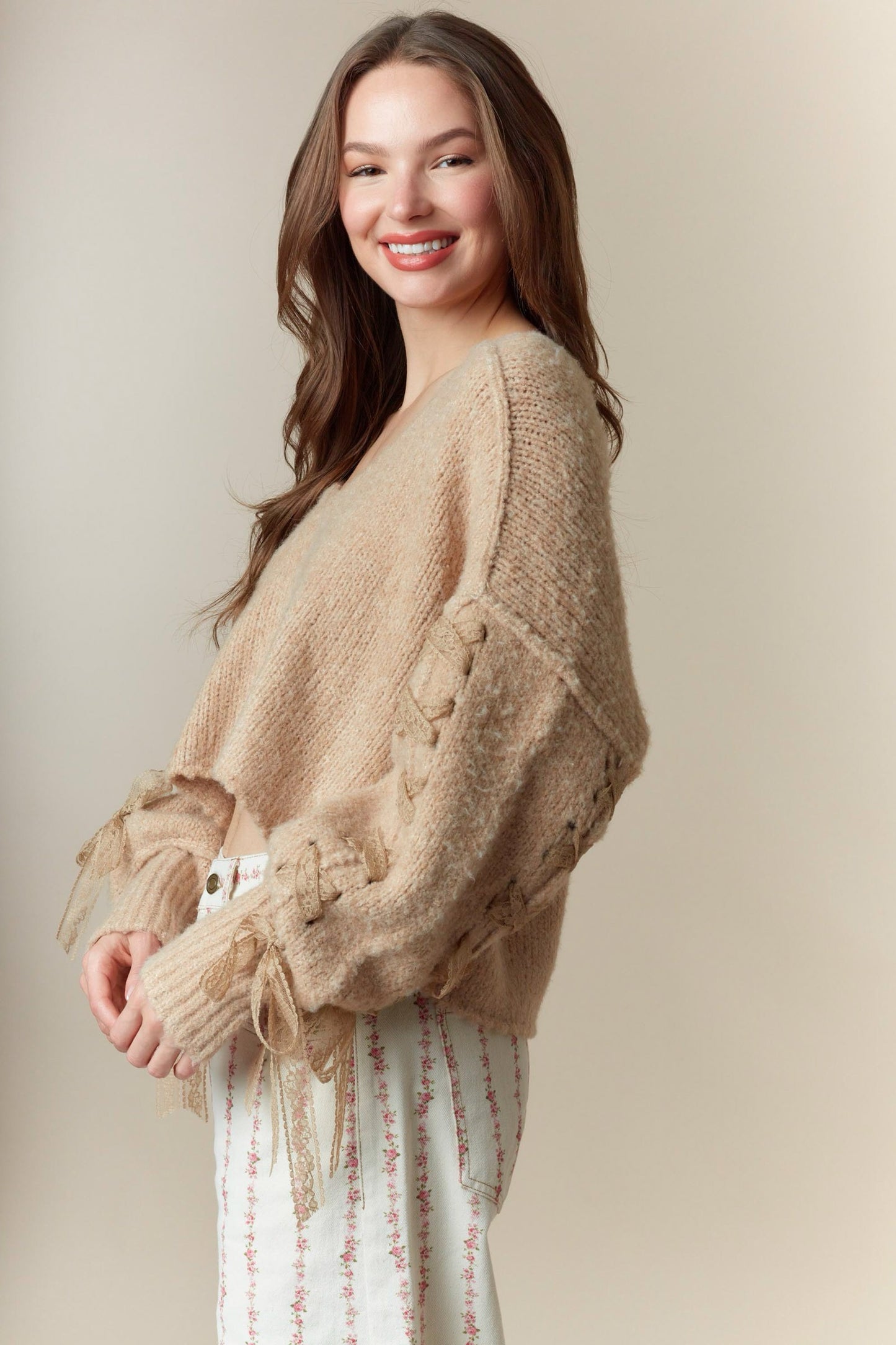 Lace-up Detailed Long Sleeve V-neck Crop Sweat