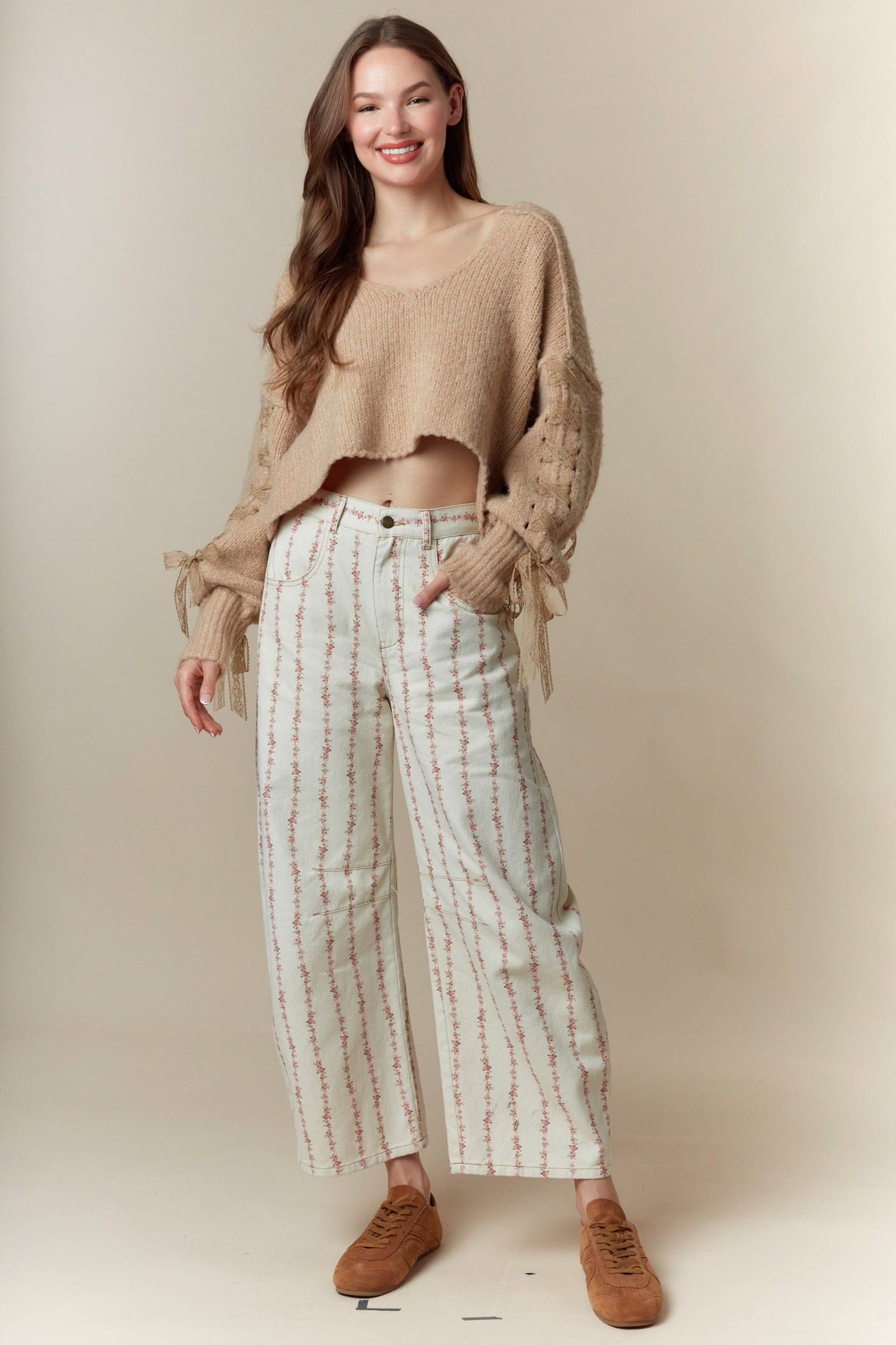 Lace-up Detailed Long Sleeve V-neck Crop Sweat